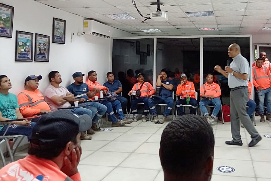 Personas de Hormigon Express, Oficinas Administrativas, en la Promoción de PRO-FE