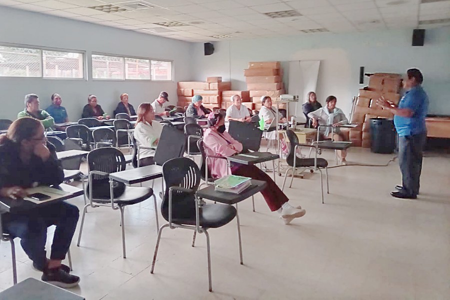 Personas tomando el Taller tolerancia en la convivencia MINSA El Coco