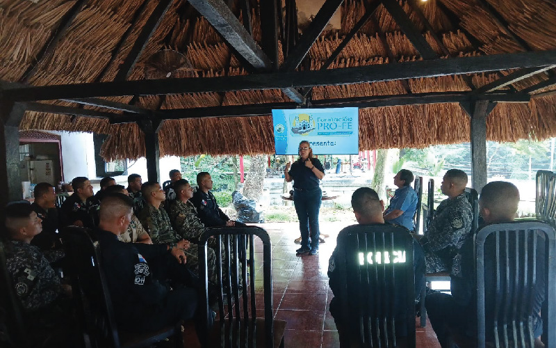 Encuentro formativo con la Policía